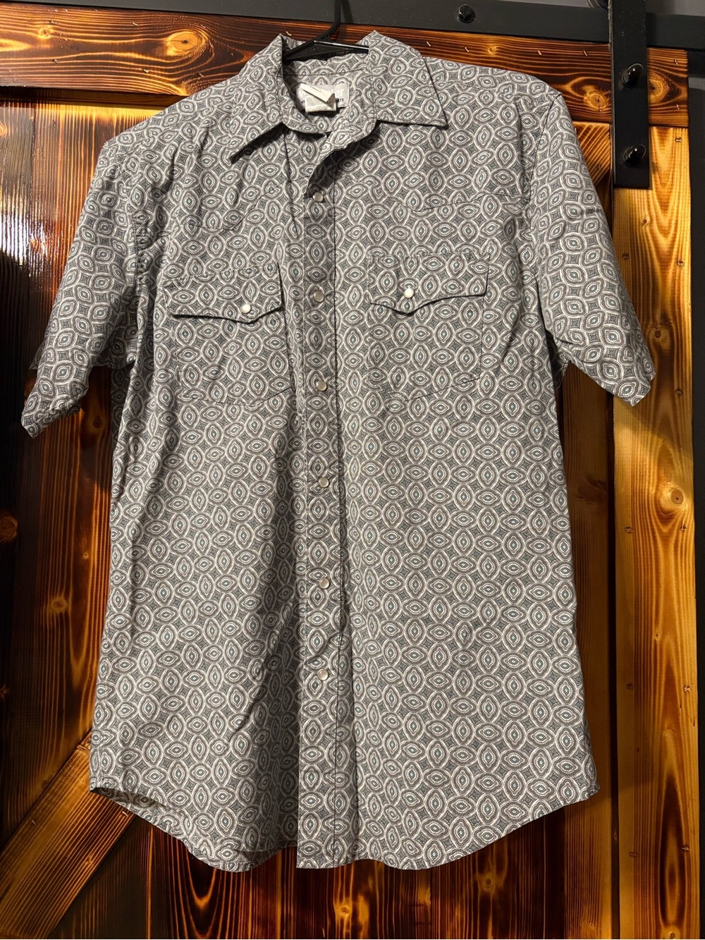 Wrangler Men’s Paisley pearl snap Shirt in Gray with Teal Accents